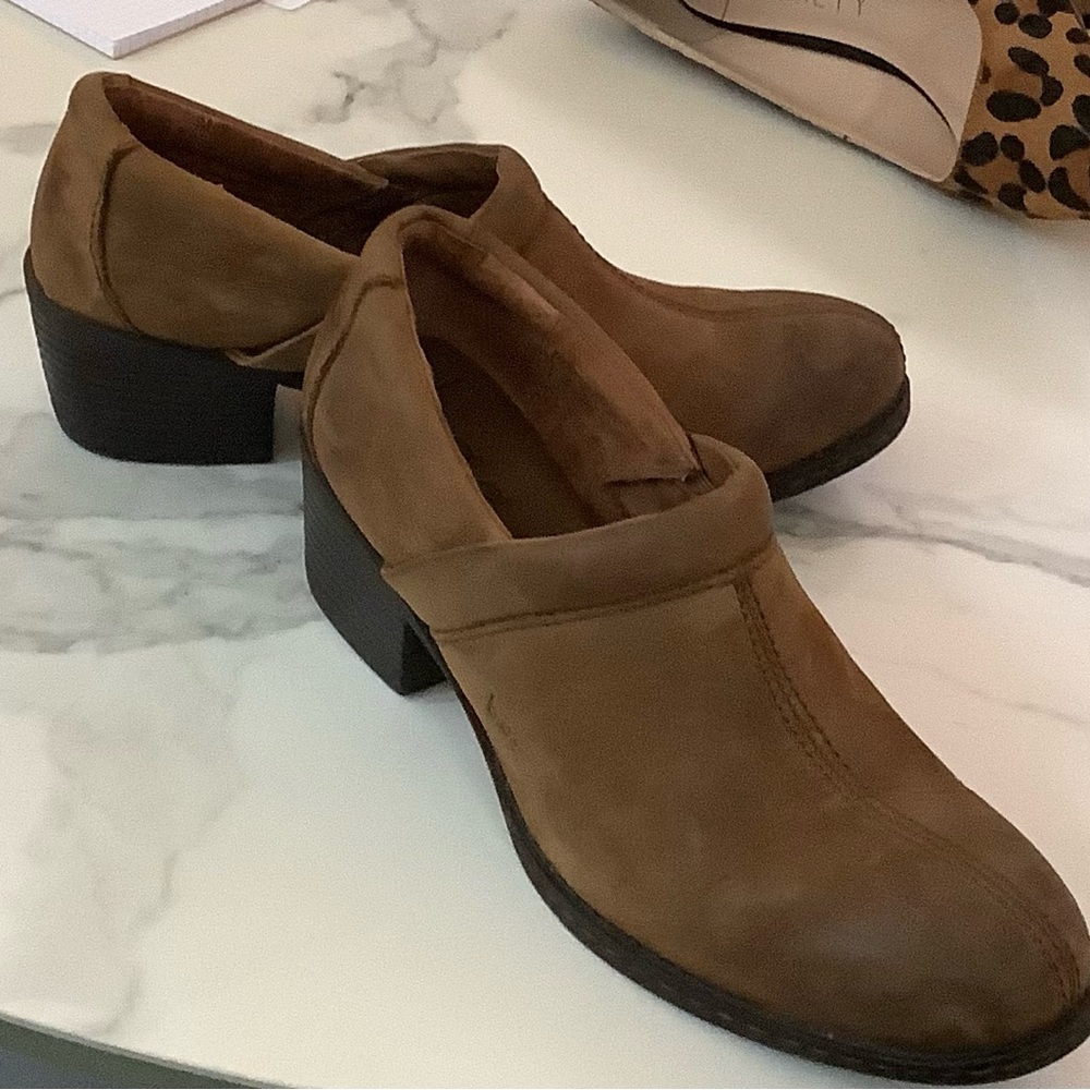 Womens Born Suede Short Boots Size 8 with 2” heel